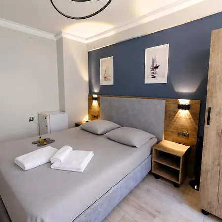 Luna Hotel *